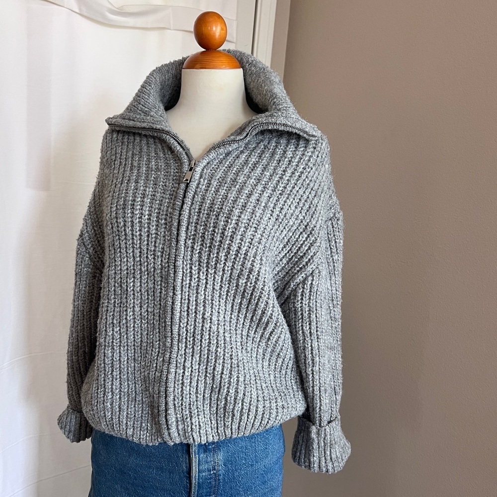 H&M Zip Front Collared Sweater Jacket - Picture 5 of 7